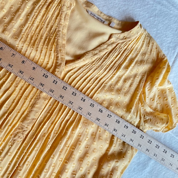 Softsurroundings Seaside Inspired Offshore Tunic Top Swiss Dot Golden Haze (T1) - Picture 13 of 15